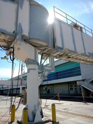 Estructura de soporte de una manga de abordaje, Aeropuerto de Liberia