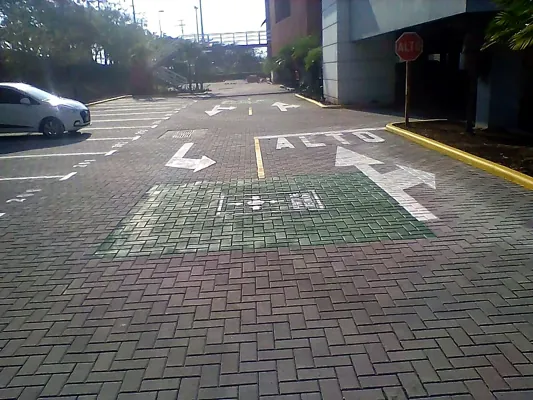 Flechas, ALTO y punto de reunión, Zona Franca del Este